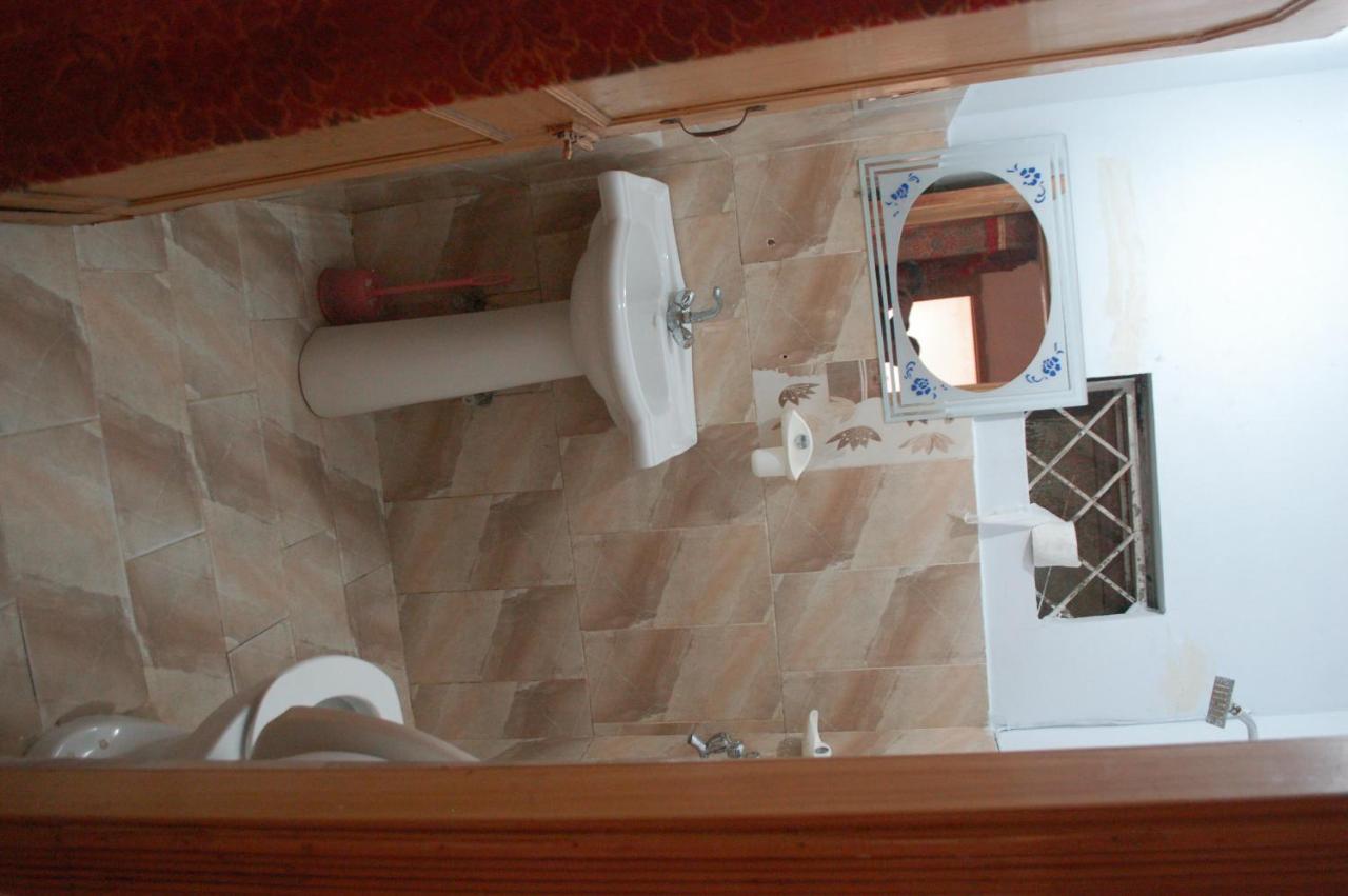 Khyber Inn Исламабад Екстериор снимка