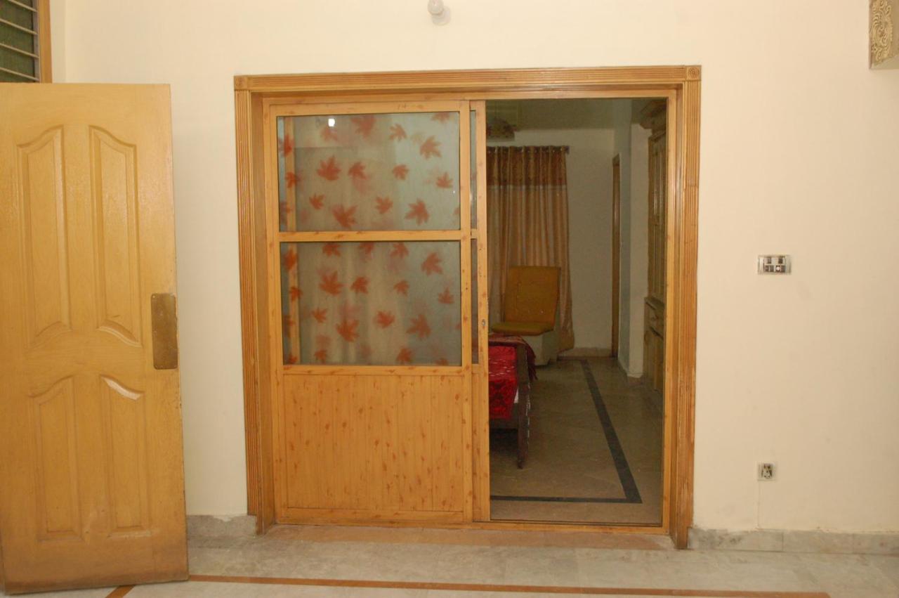 Khyber Inn Исламабад Екстериор снимка