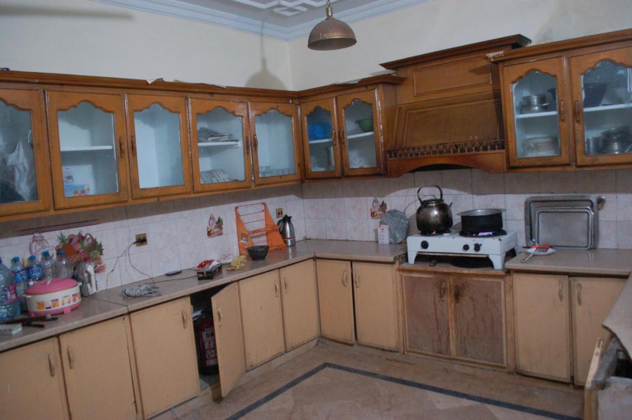 Khyber Inn Исламабад Екстериор снимка