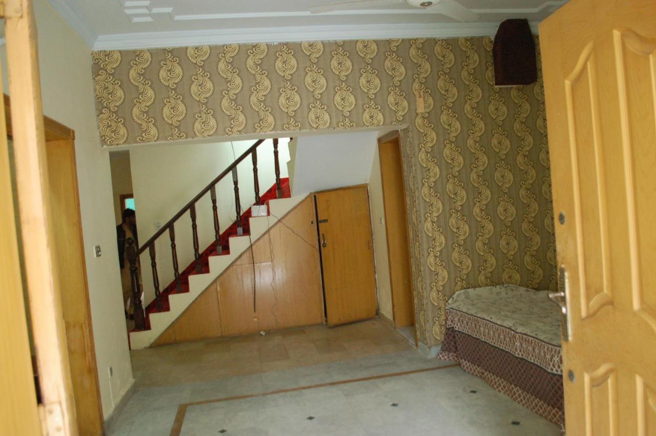 Khyber Inn Исламабад Екстериор снимка