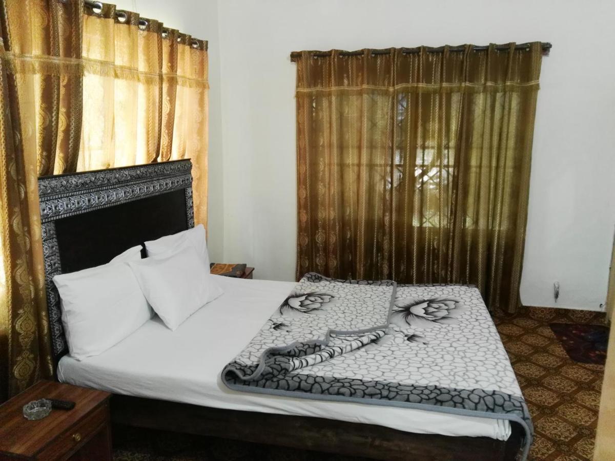 Khyber Inn Исламабад Екстериор снимка